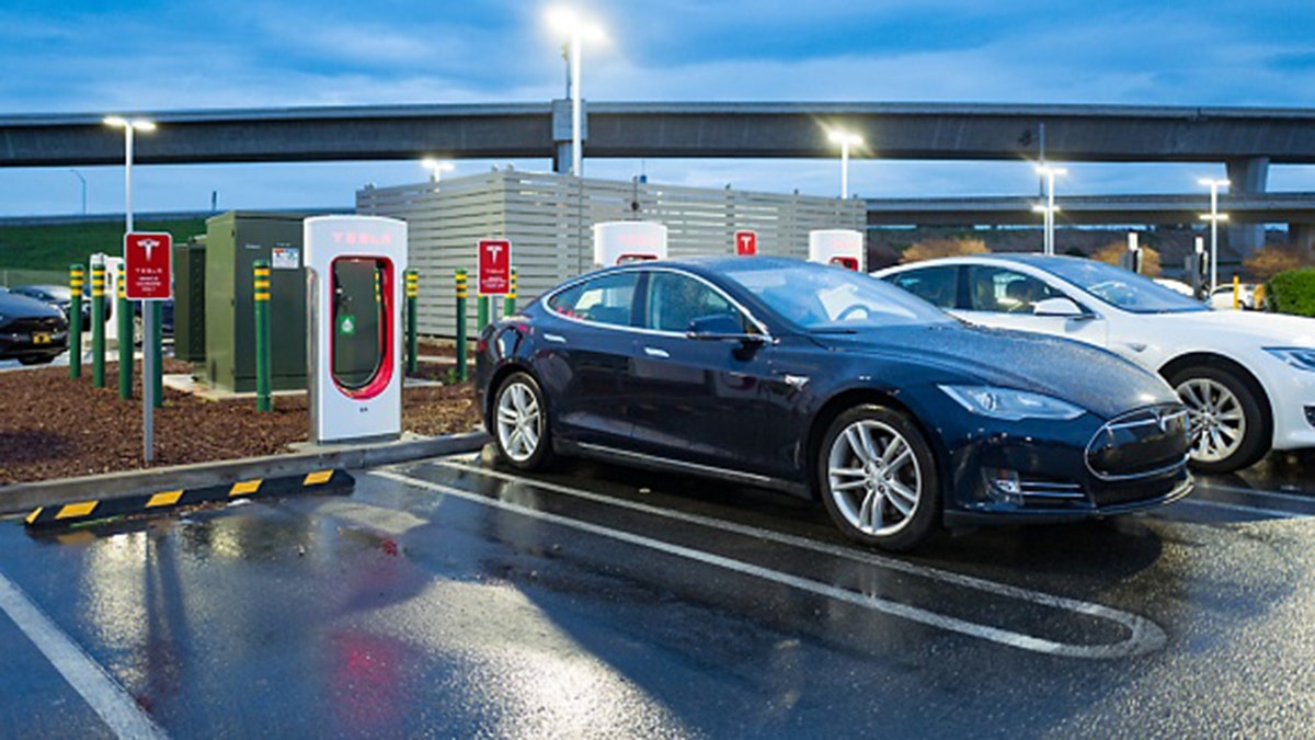 Tesla Motors electric cars charging