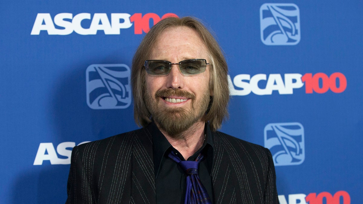 Musician Tom Petty poses at the 31st annual ASCAP Pop Music Awards in Hollywood, California, April 23, 2014.   REUTERS/Mario Anzuoni  (UNITED STATES - Tags: ENTERTAINMENT HEADSHOT) - GM1EA4O1B5W01