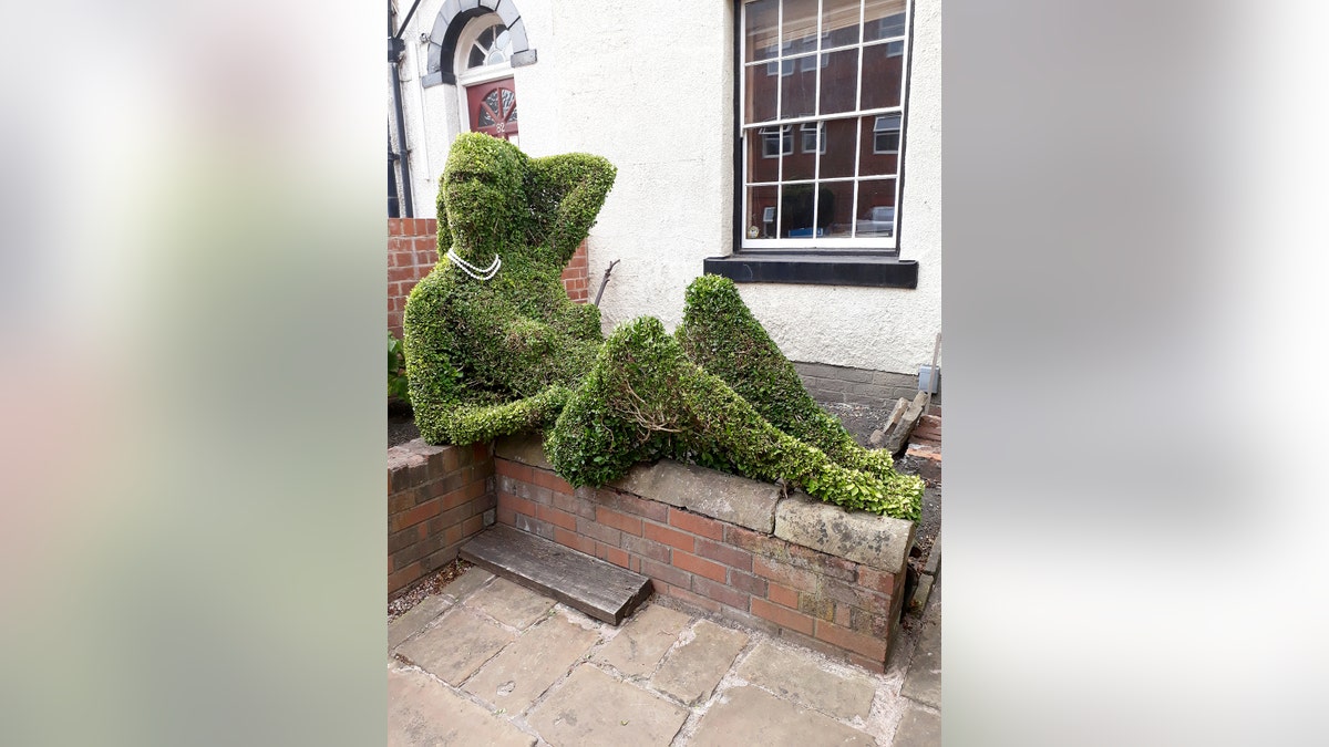 29d759ba-topiary lady swns