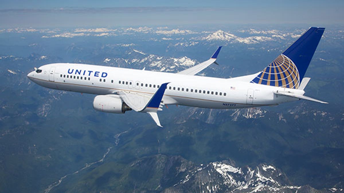 United Airlines Boeing 737-800 with Aviation Partners Boeing Split Scimitar Blended Winglets