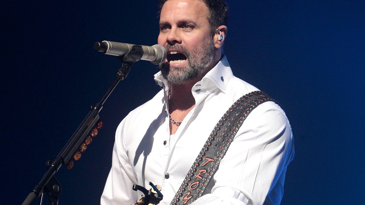 troy gentry ap