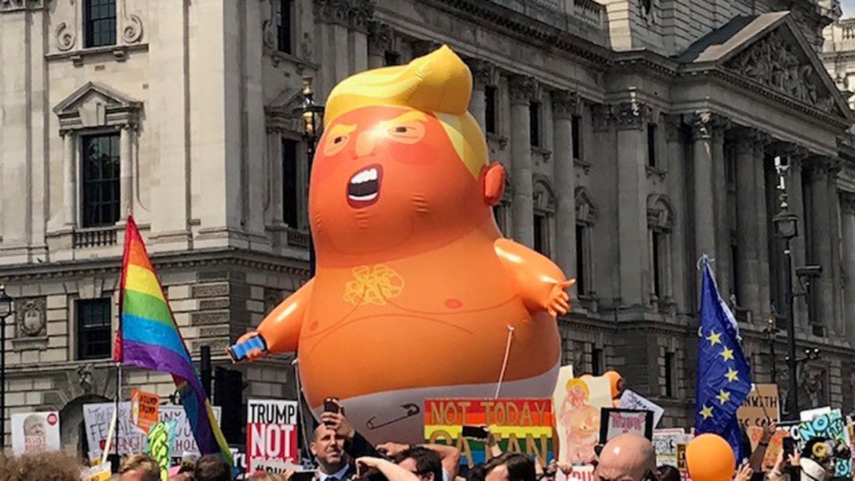 trump blimp 1