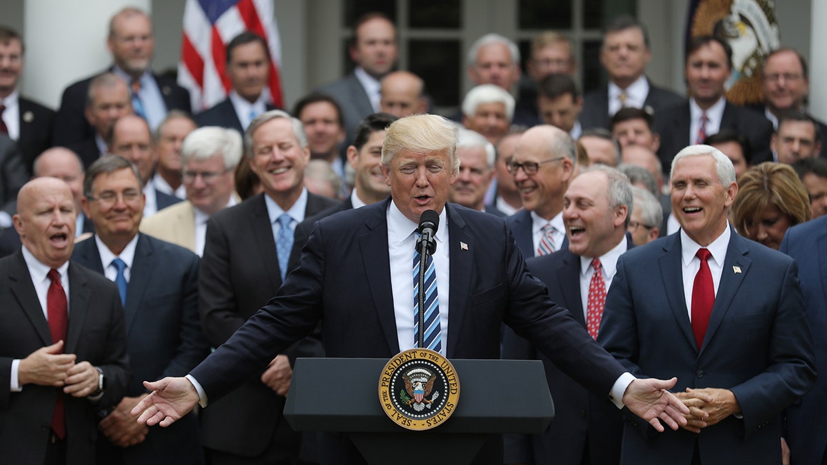 U.S. President Donald Trump (C) gathers with Vice President Mike Pence (R) and Congressional Republicans in the Rose Garden of the White House after the House of Representatives approved the American Healthcare Act, to repeal major parts of Obamacare and replace it with the Republican healthcare plan, in Washington, U.S., May 4, 2017. REUTERS/Carlos Barria - HP1ED541J400W