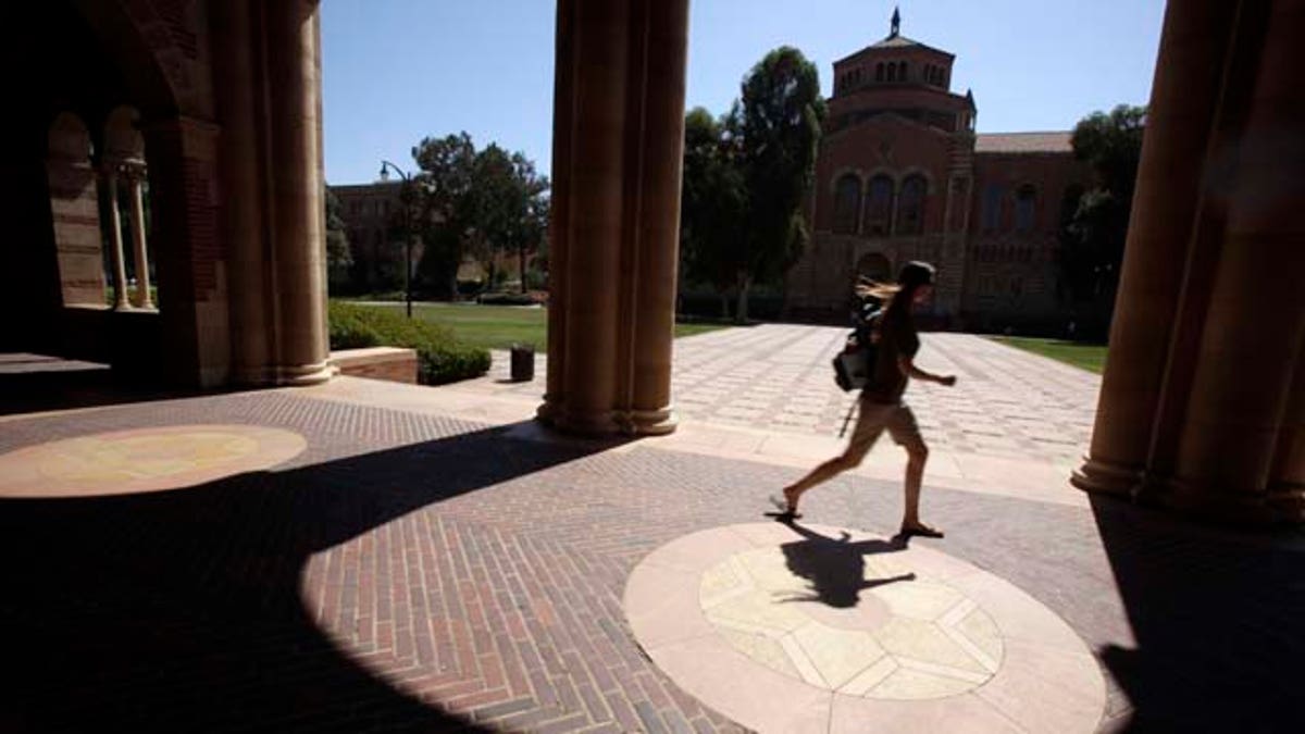 A student walks on the University of California Los Angeles (UCLA) campus in Los Angeles, September 18, 2009. REUTERS/Lucy Nicholson (UNITED STATES EDUCATION)