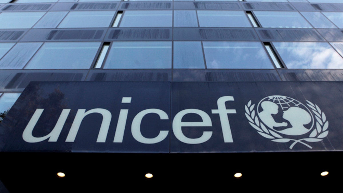 The UNICEF logo is pictured on a building in Geneva November 17, 2009. REUTERS/Denis Balibouse (SWITZERLAND) - RTXQTQO