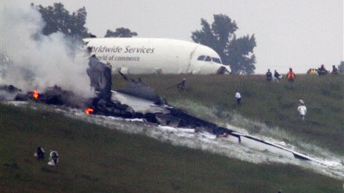 5fcb2ad3-APTOPIX UPS Plane Crash