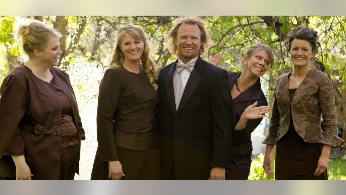 Kody Brown, center, poses with his wives, from left, Janelle, Christine, Meri, and Robyn in a promotional photo for TLC's reality TV show, 