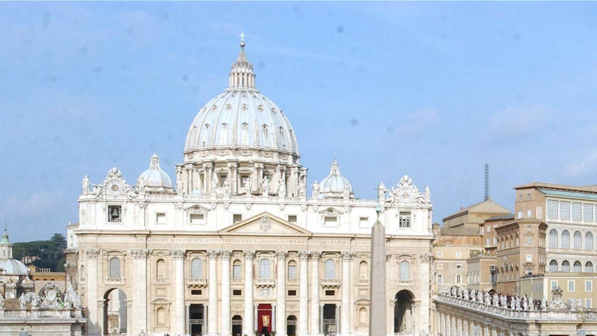 Pilgrims begin to fill St. Peter's Square at the Vatican where the funeral of Pope John Paul II is to take place, Friday April 8, 2005. Royalty, political power brokers and multitudes of the faithful will pay their last respects to Pope at a funeral promising to be one of the largest Western religious gatherings of modern times. (AP Photo/Gregorio Borgia)