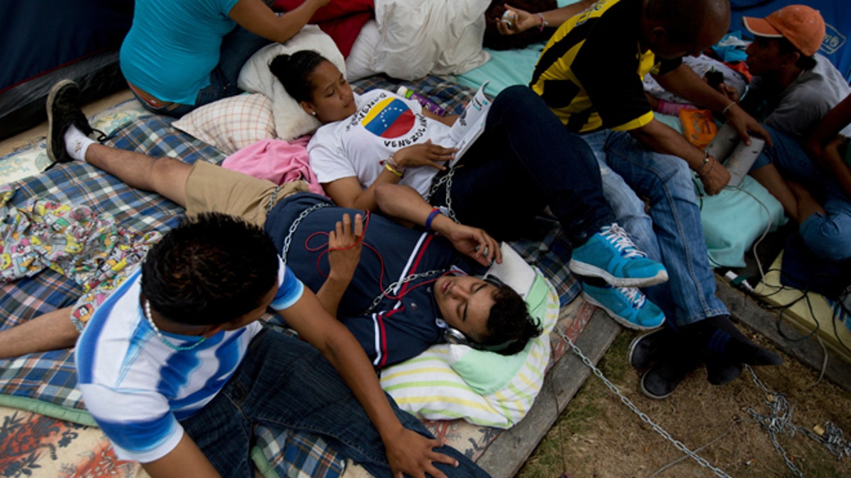 Pejabat Venezuela membubarkan kamp pengunjuk rasa