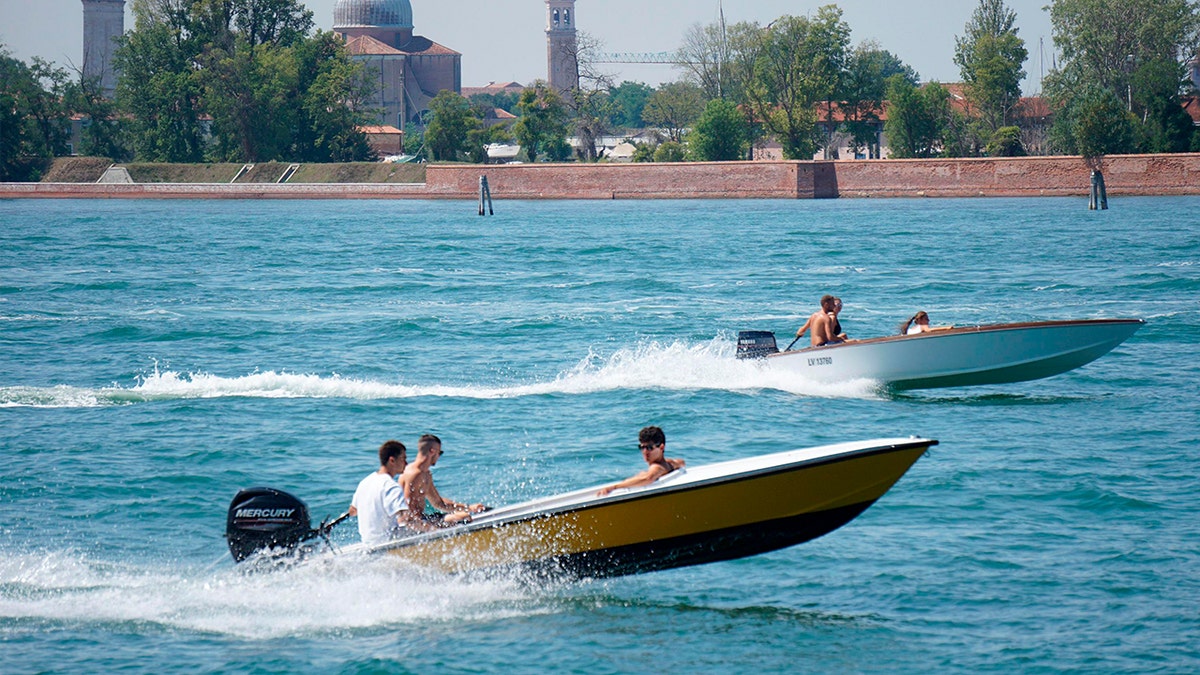 venice boating AP