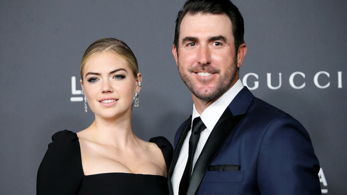 Model Kate Upton (L) and Major League Baseball pitcher Justin Verlander (R) pose at the Los Angeles County Museum of Art (LACMA) Art+Film Gala in Los Angeles, October 29, 2016. REUTERS/Danny Moloshok - S1BEUJWPSZAA