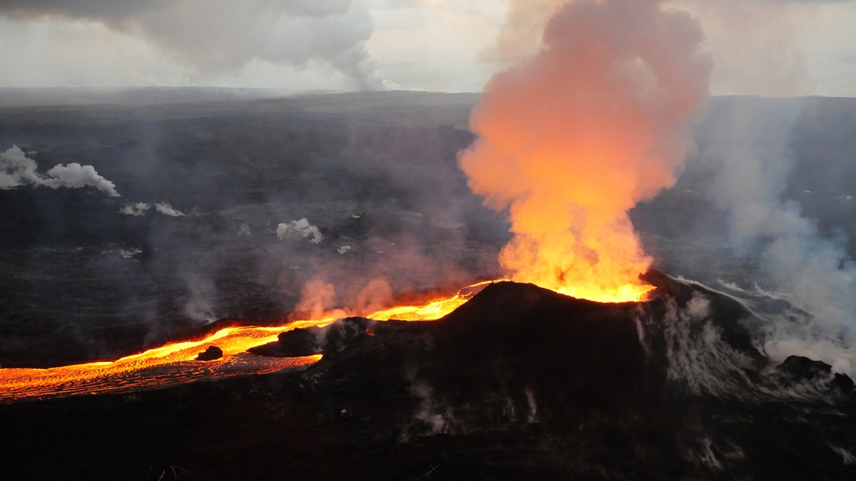 e4e0198c-Hawaii Volcano 2