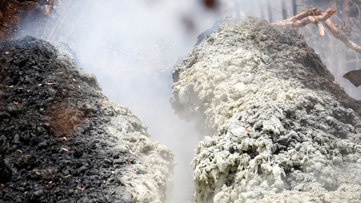 228464ca-Hawaii Volcano 1