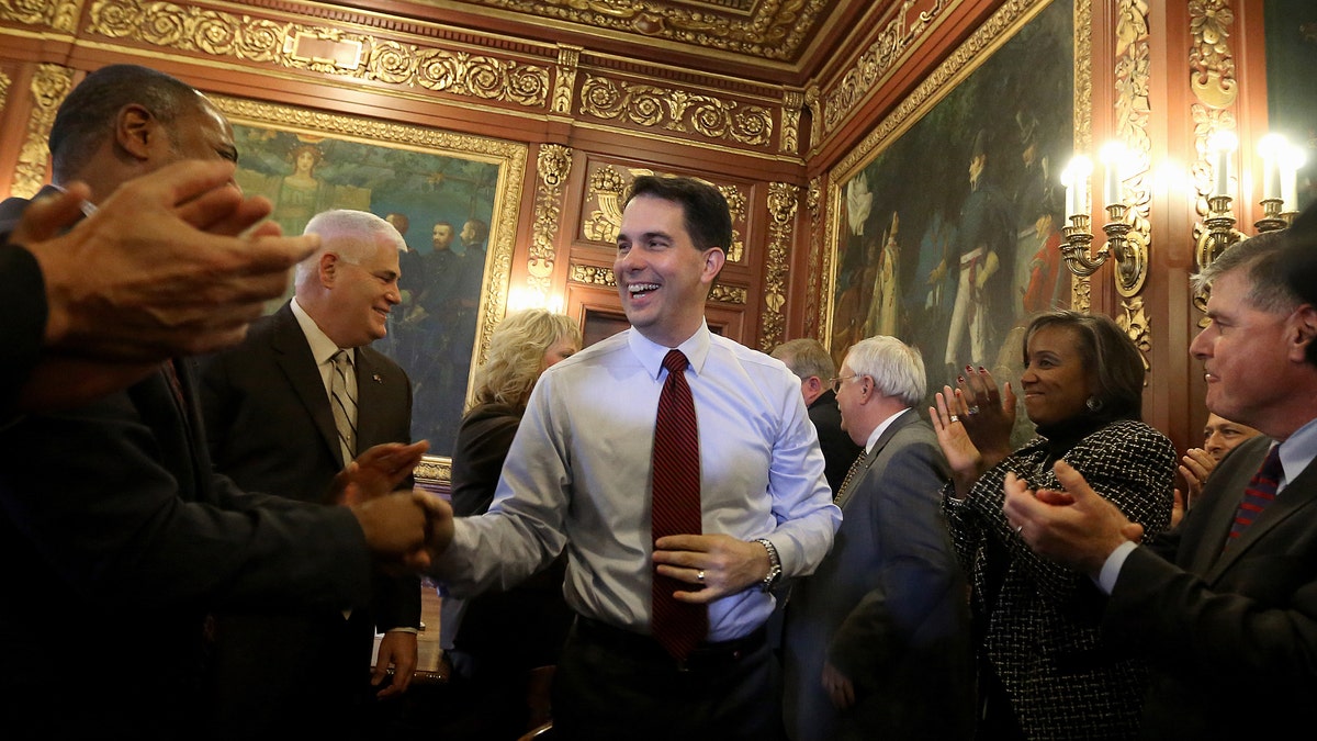 Walker dari Wisconsin menghadapi oposisi dari partainya sendiri