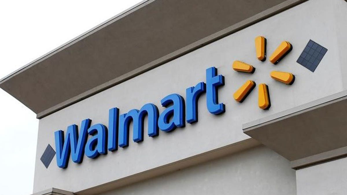 Walmart  REUTERS/Mike Blake