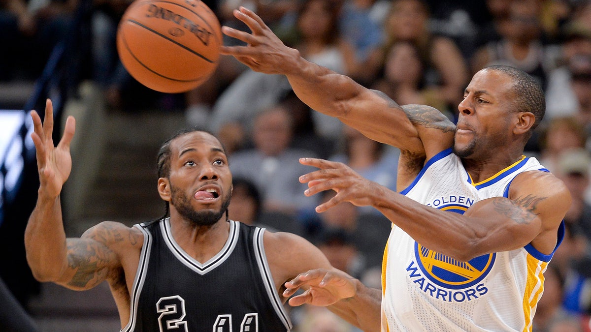 Golden State Warriors memenangkan pertandingan ke-72, menyamai rekor NBA untuk kemenangan terbanyak dalam satu musim
