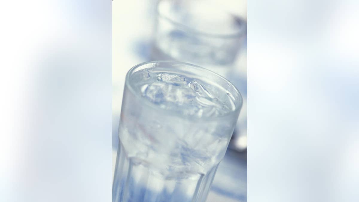 Sure%2C%20we've%20all%20been%20told%20we%20should%20make%20sure%20to%20drink%20enough%20water%2C%20but%20it%20bears%20repeating%E2%80%94research%20shows%20it%20can%20be%20an%20effective%20weight-loss%20aid.%20In%20one%20Virginia%20Tech%20study%2C%20overweight%20people%20who%20followed%20a%20low-calorie%20diet%20and%20drank%20two%20eight-ounce%20glasses%20of%20water%20before%20every%20meal%20lost%20an%20average%20of%2015.5%20pounds%20over%20three%20months.%20People%20who%20reduced%20their%20calorie%20intake%20but%20didn't%20down%20the%20H20%20dropped%20just%2011%20pounds.%20%E2%80%A8%E2%80%A8%0A