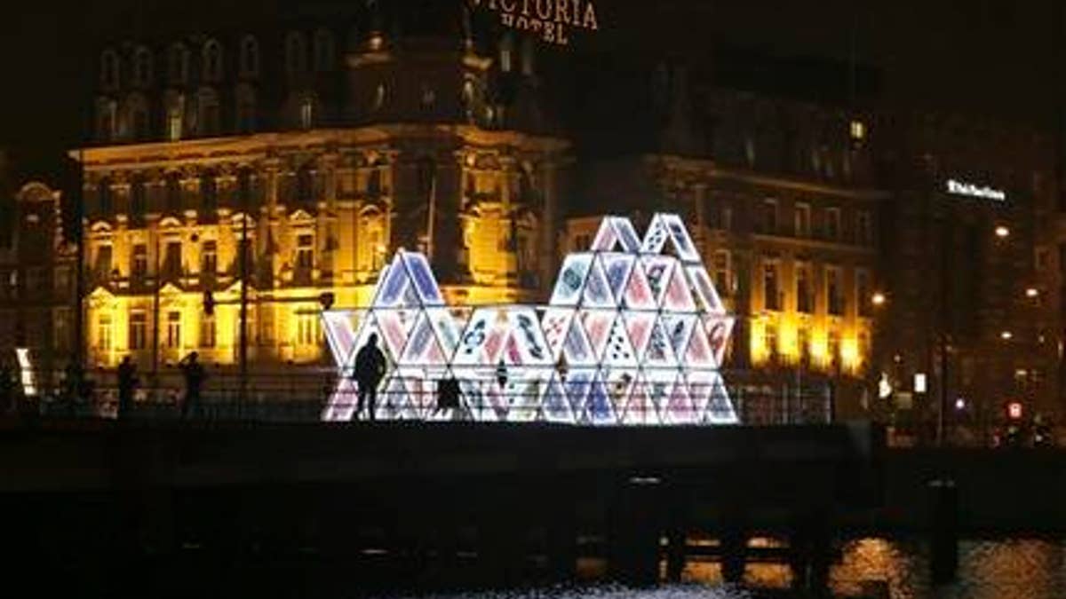 Festival seni luar ruangan menerangi Amsterdam di musim dingin yang gelap