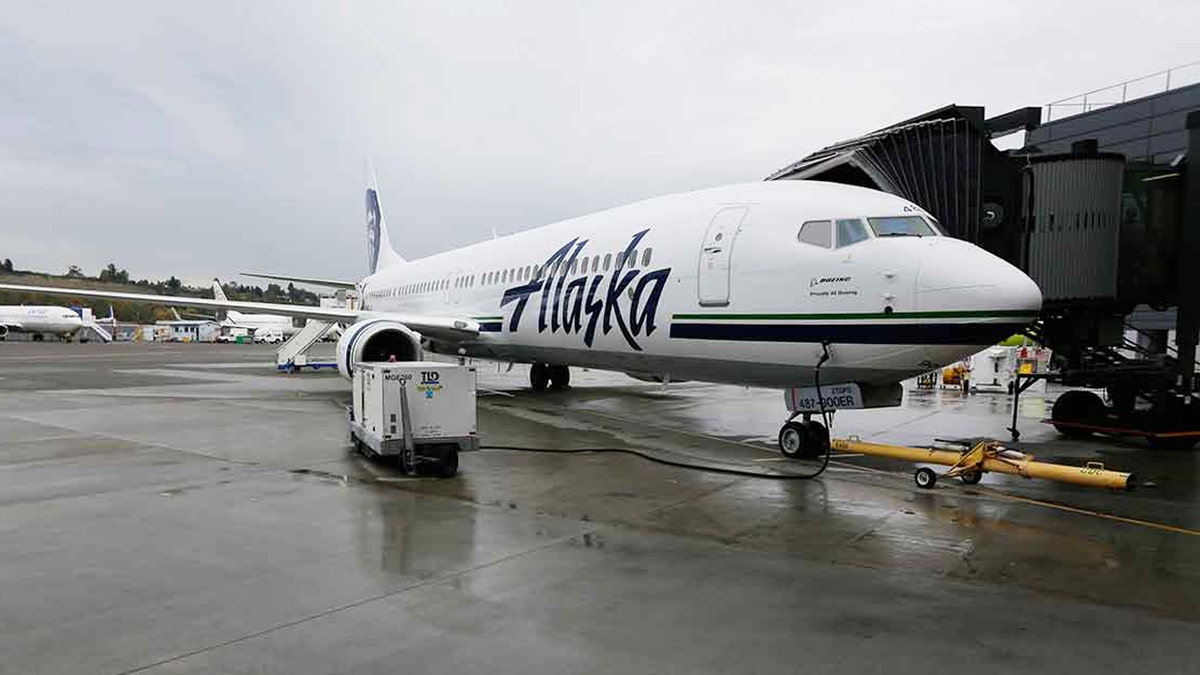 Boeing Alaska Luggage Bins