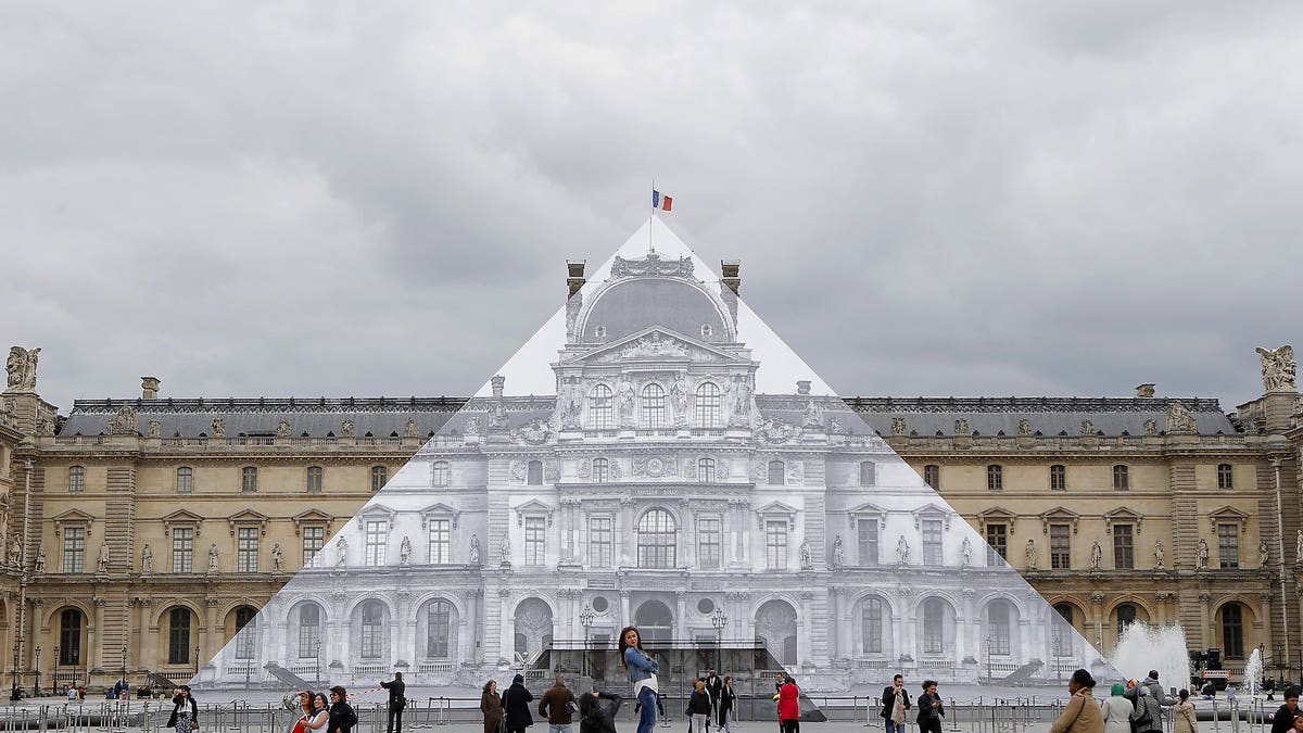 louvre disappear