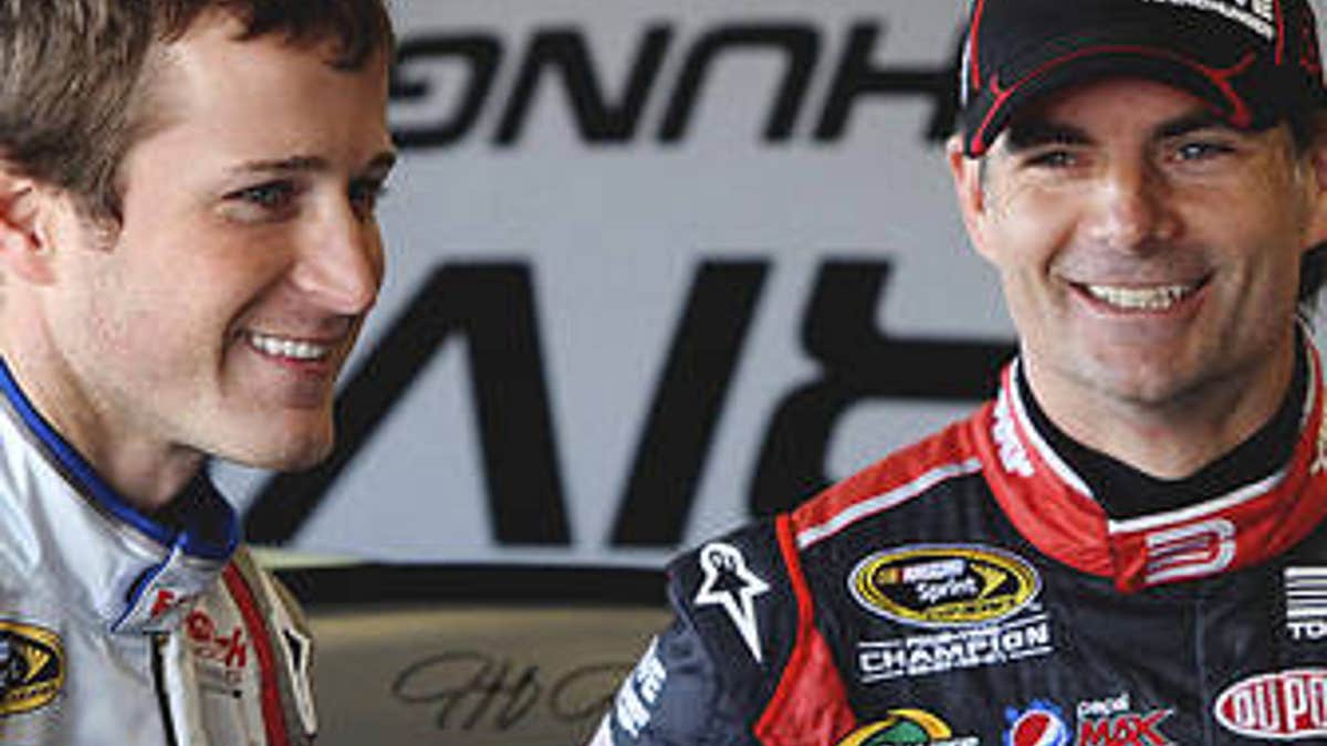 Langkah Hendrick memberi Kahne kesempatan untuk meraih kemenangan