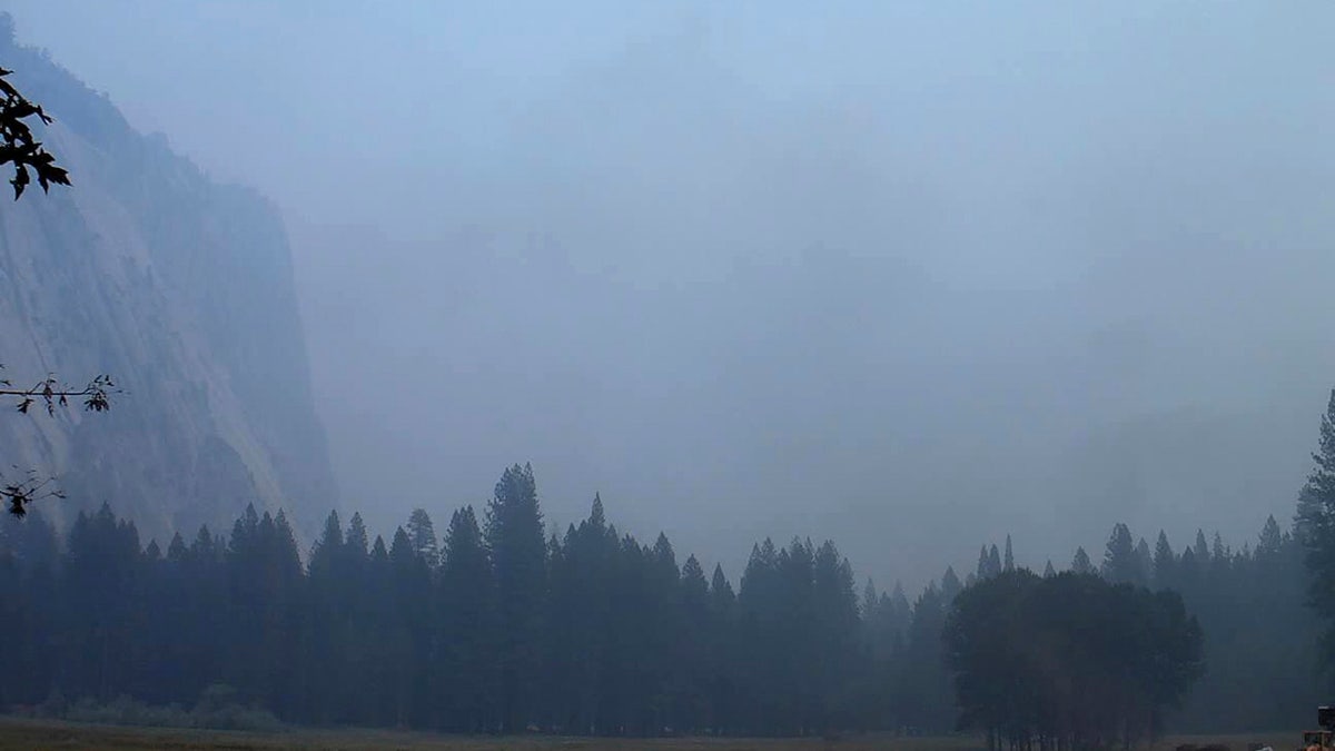 68d690f2-Yosemite Fire 1