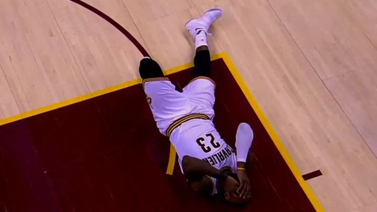 lebron james dunking on kevin durant