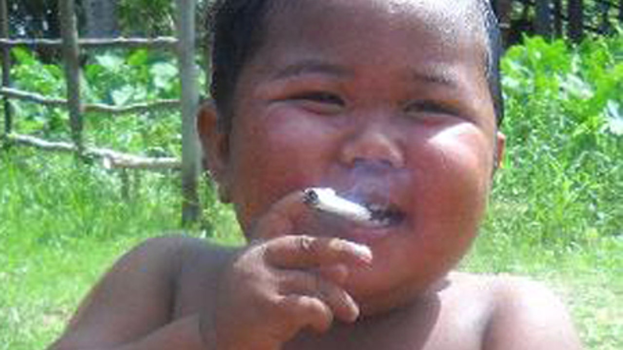 40 cigarettes a day Inspirational - Remember The Child who Smo.ked This What he Looks Today. Read full story in comment Indonesia's smoking baby, Indonesia's Once
