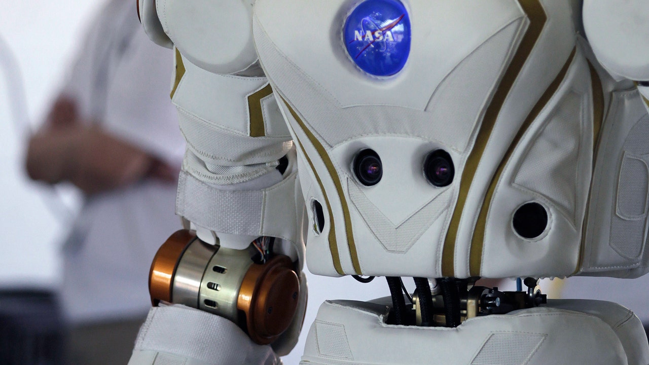 spacerobot2.jpg?ve=1&tl=1