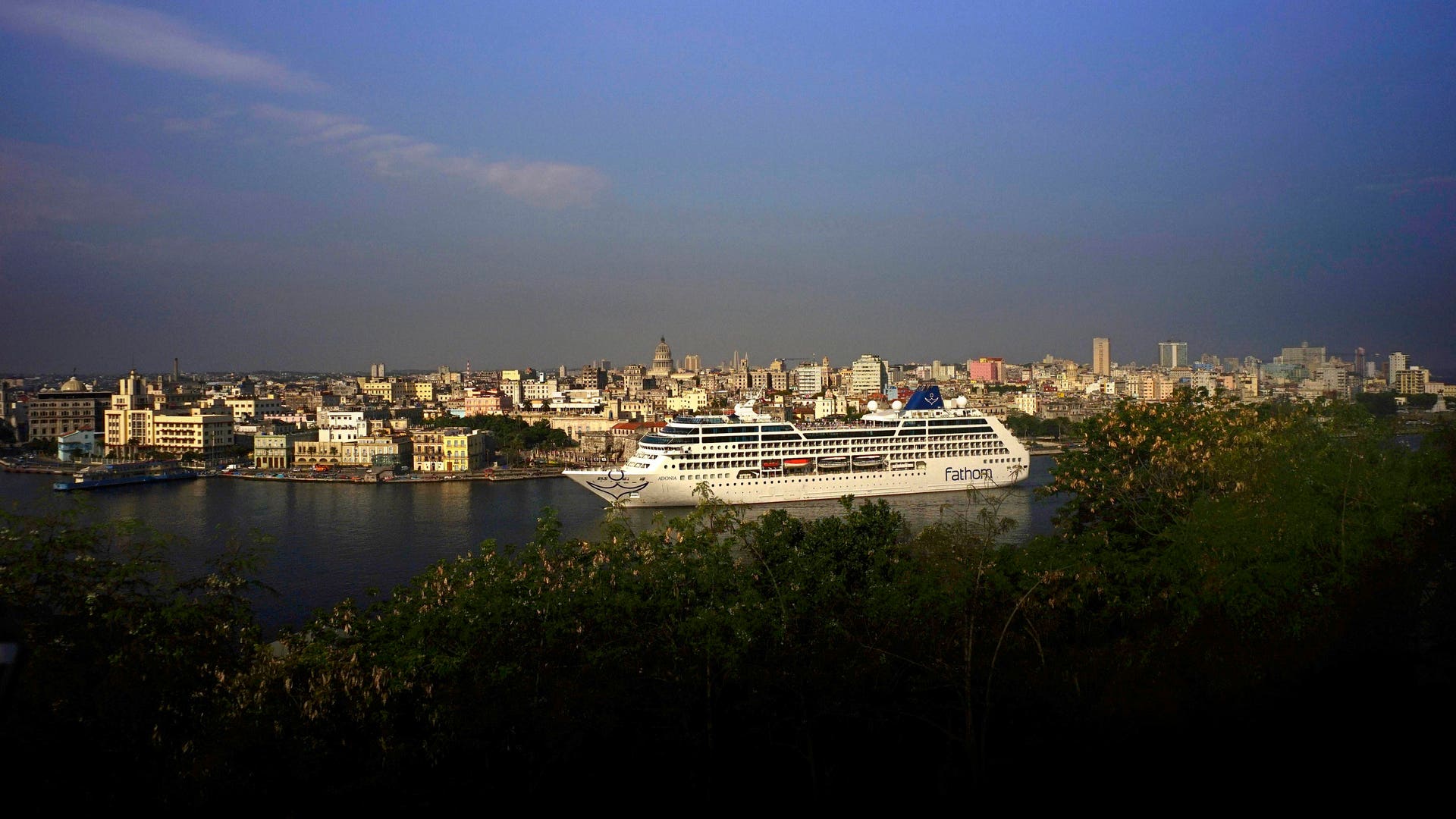 APTOPIX_Cuba_Cruises_Vros