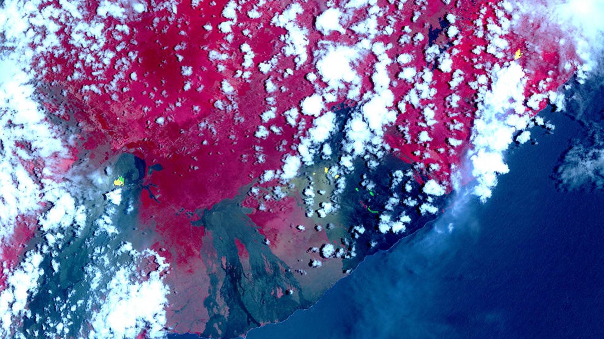 ASTER image acquired May 6 picks up hotspots from newly formed fissures and lava flows in Hawaii