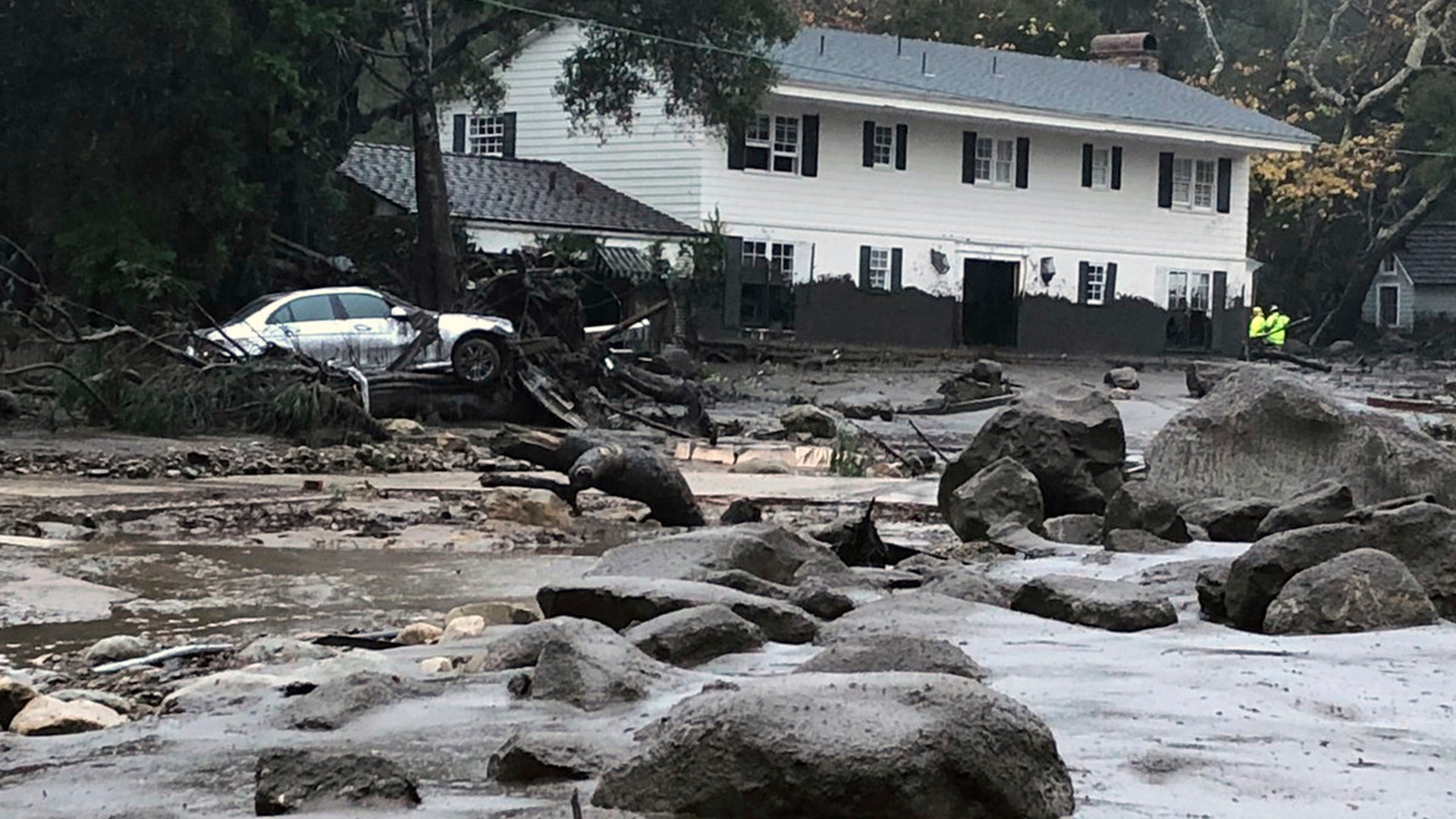 Оползень в Южной Калифорнии в 2005 году.. Калифорния грязь. Mudslide in California. Жизнь в округе Санта.