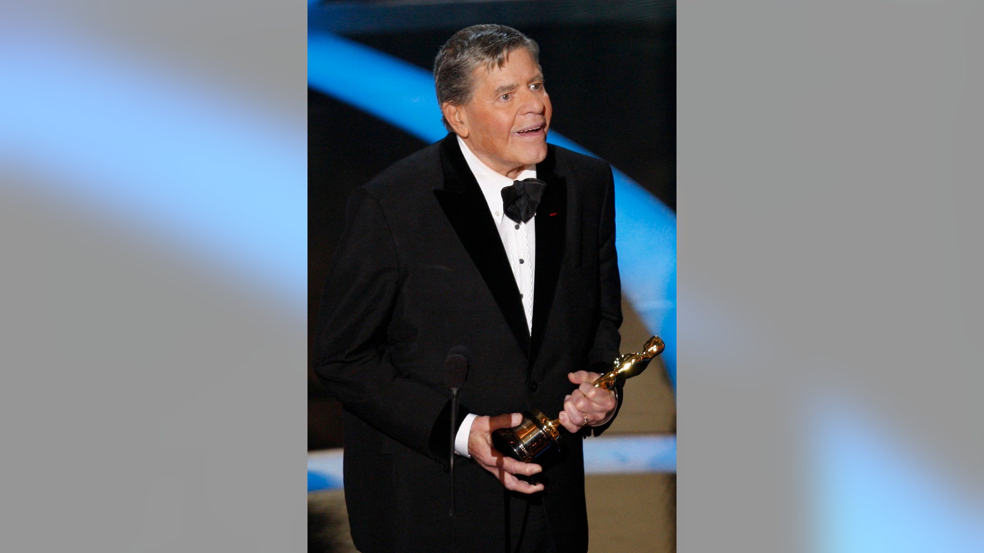 Jerry Lewis holds the Jean Hersholt Humanitarian Award during the 81st Academy Awards, February 22, 2009