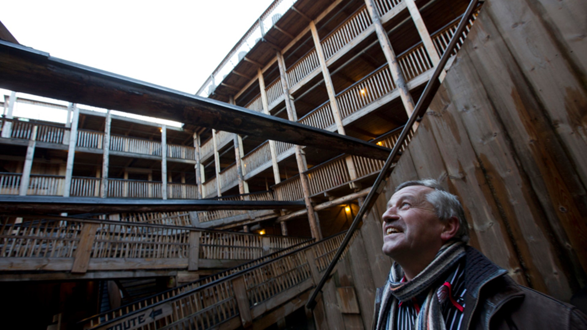 04_noahs_ark_looks_up