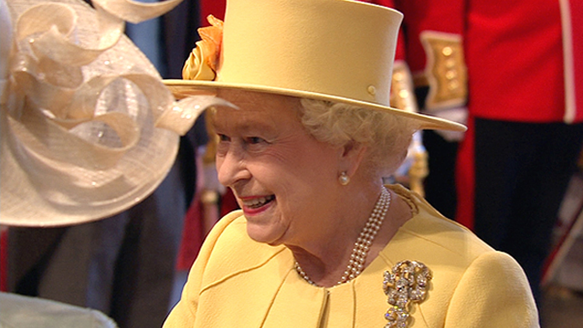 Royal Wedding Queen Arrives