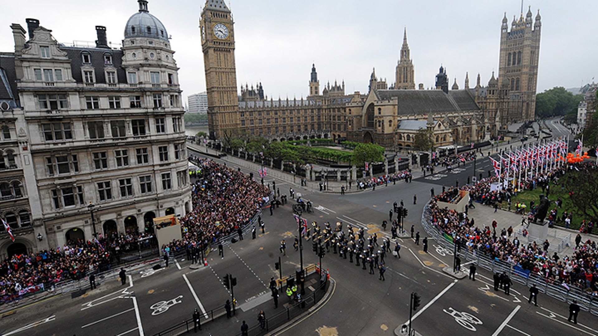 Площадь велико. Parliament Square. Parliament Square of Westminster and Whitehall. Parliament Square London. Парламентская площадь в Лондоне фото.