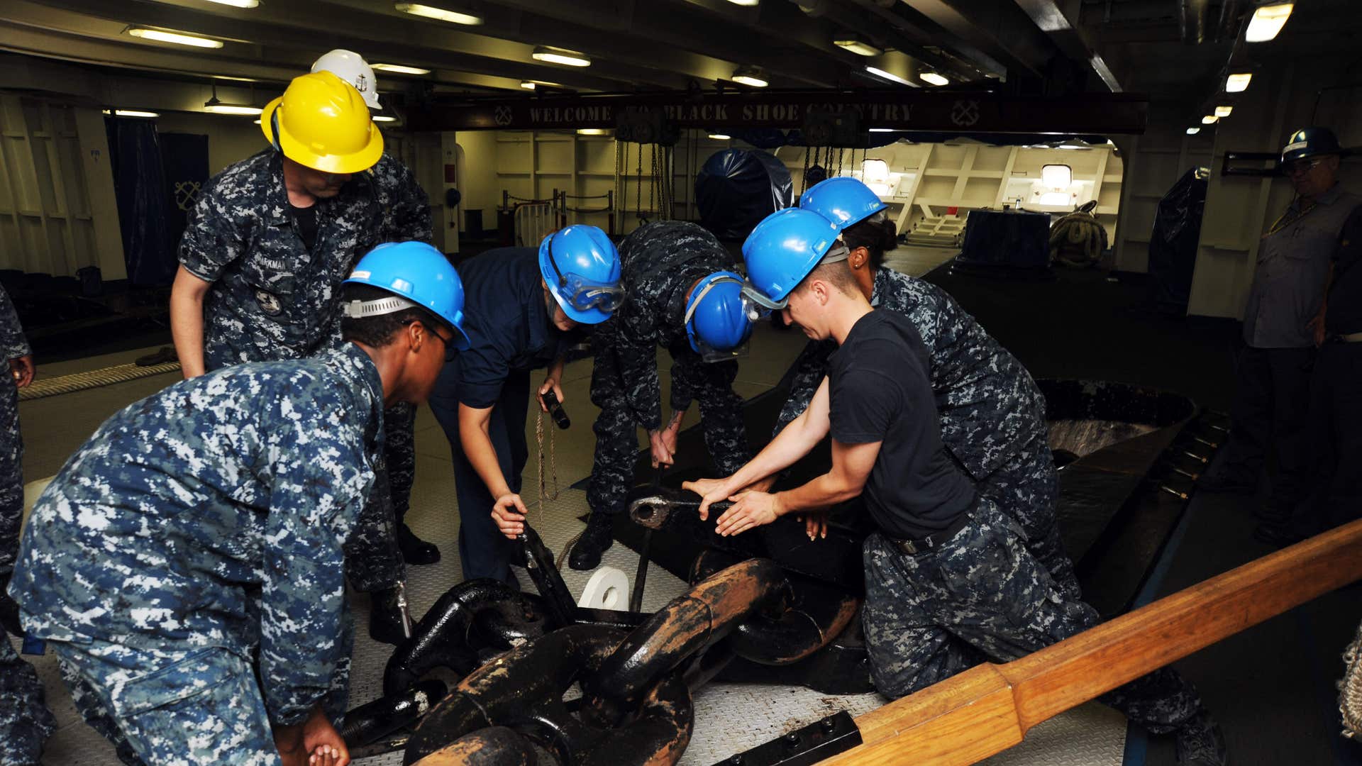 Iraq Here We Come: A Look Inside The USS Carriers George H.W. Bush And ...