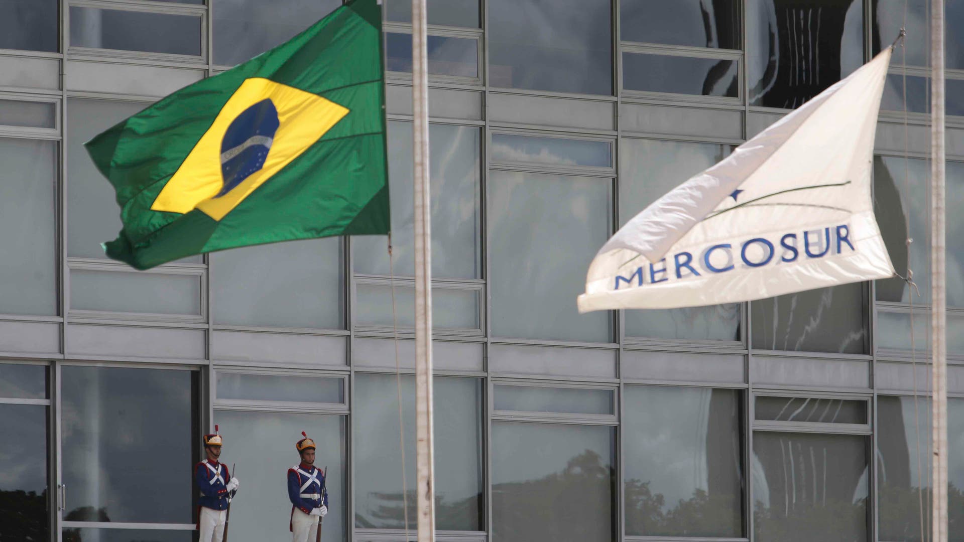 Brazil_Colombia_Air_C_Garc_6