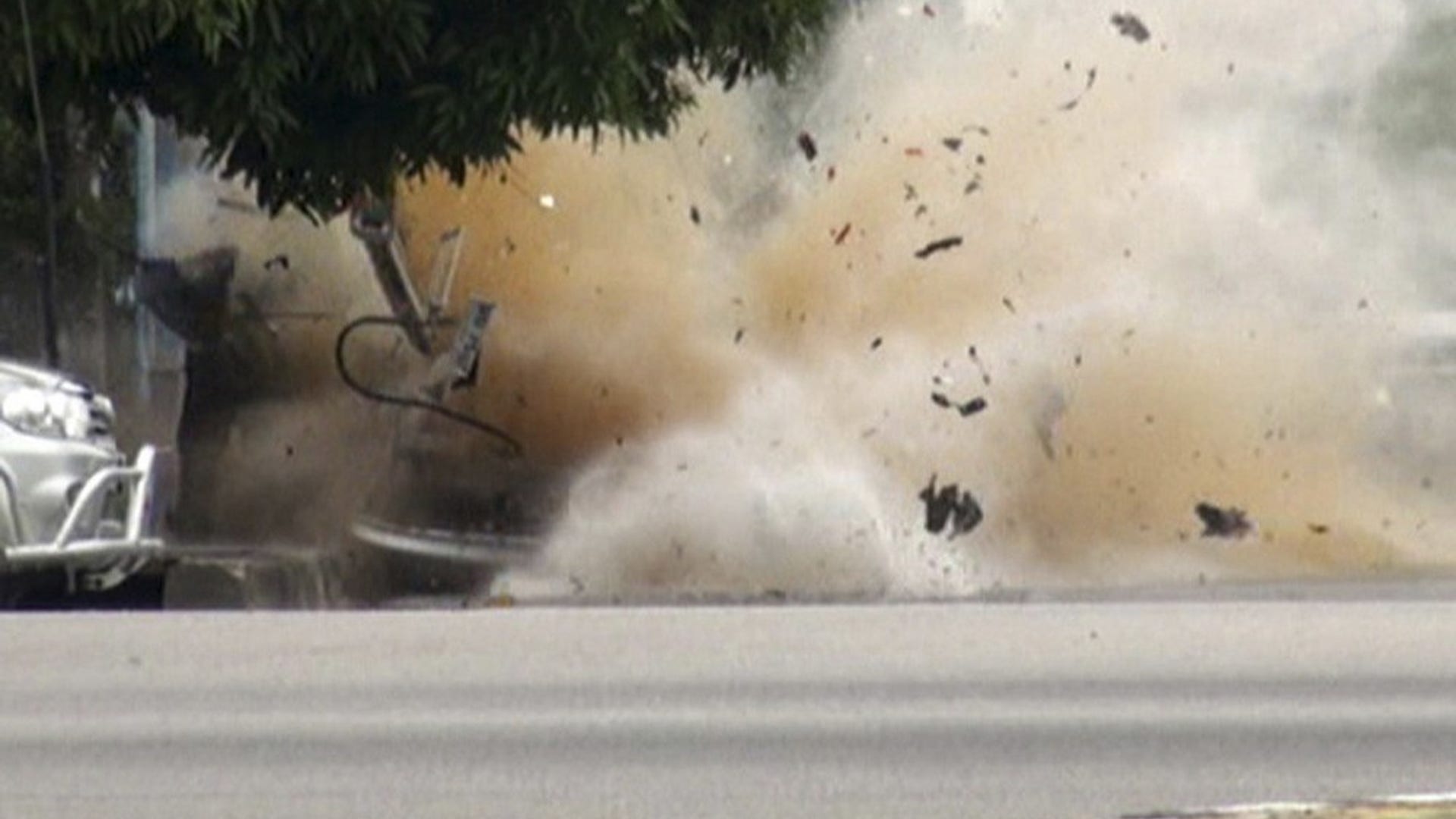 взорвать взрывчатку