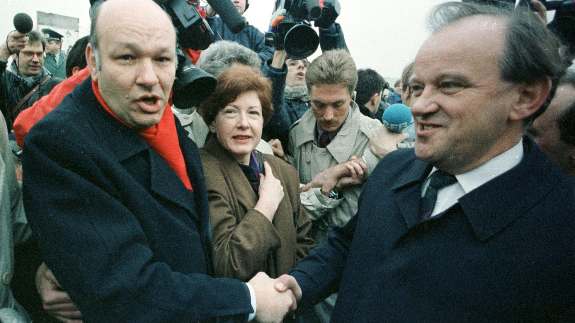 West Berlin Lord Mayor Walter Momper (L) shakes hands with East Berlin Lord Mayor Erhard Krack, November 12, 1989