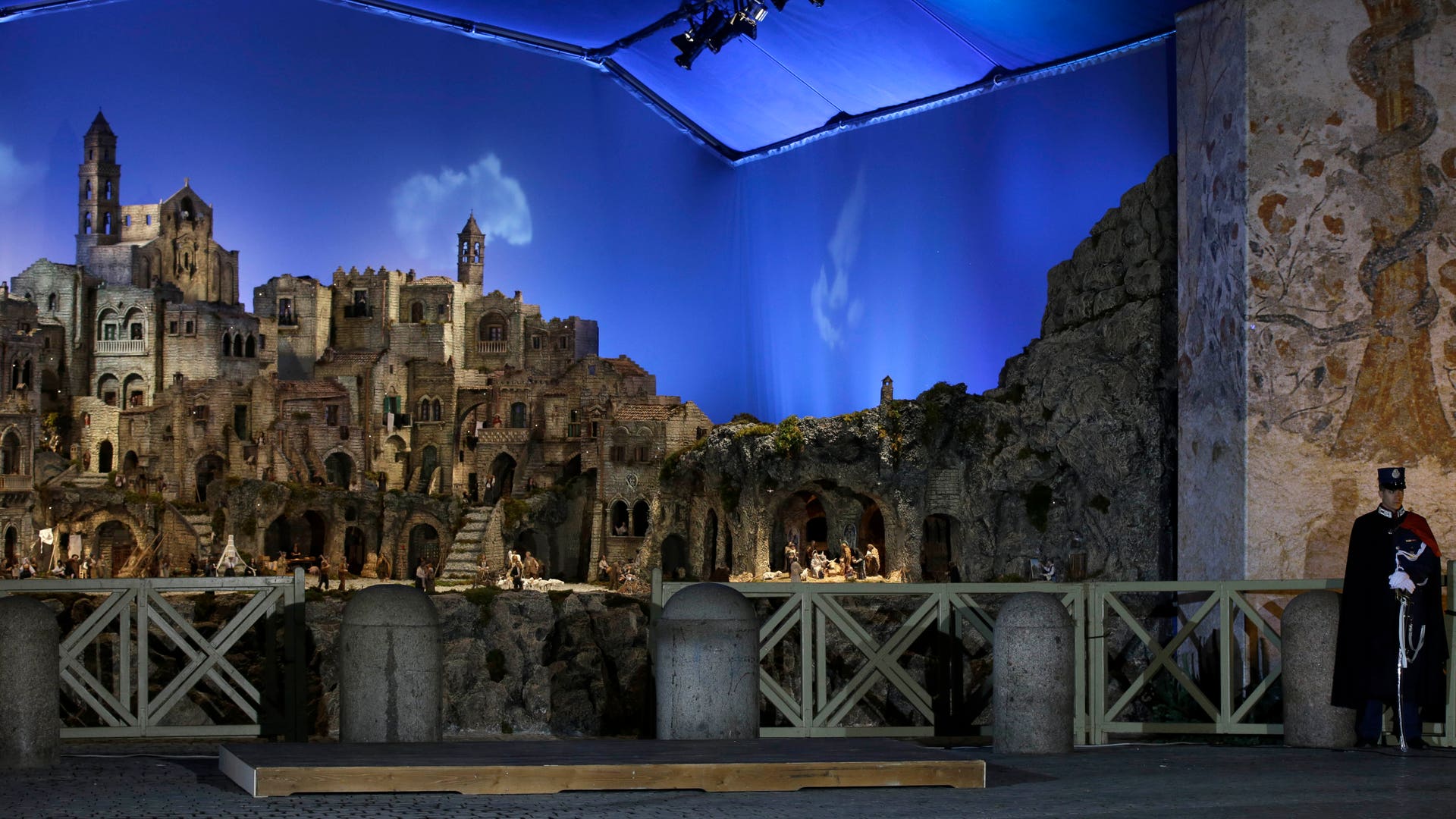 Vatican_Christmas_Angu__2_