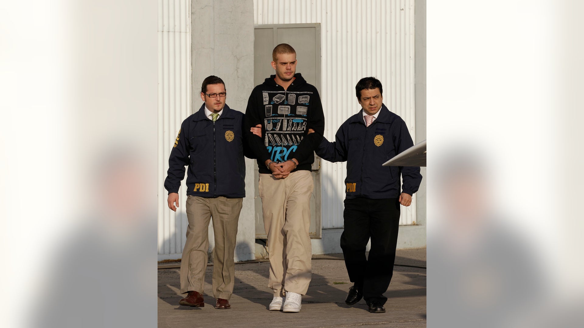 Van der Sloot Escorted Out of Chile