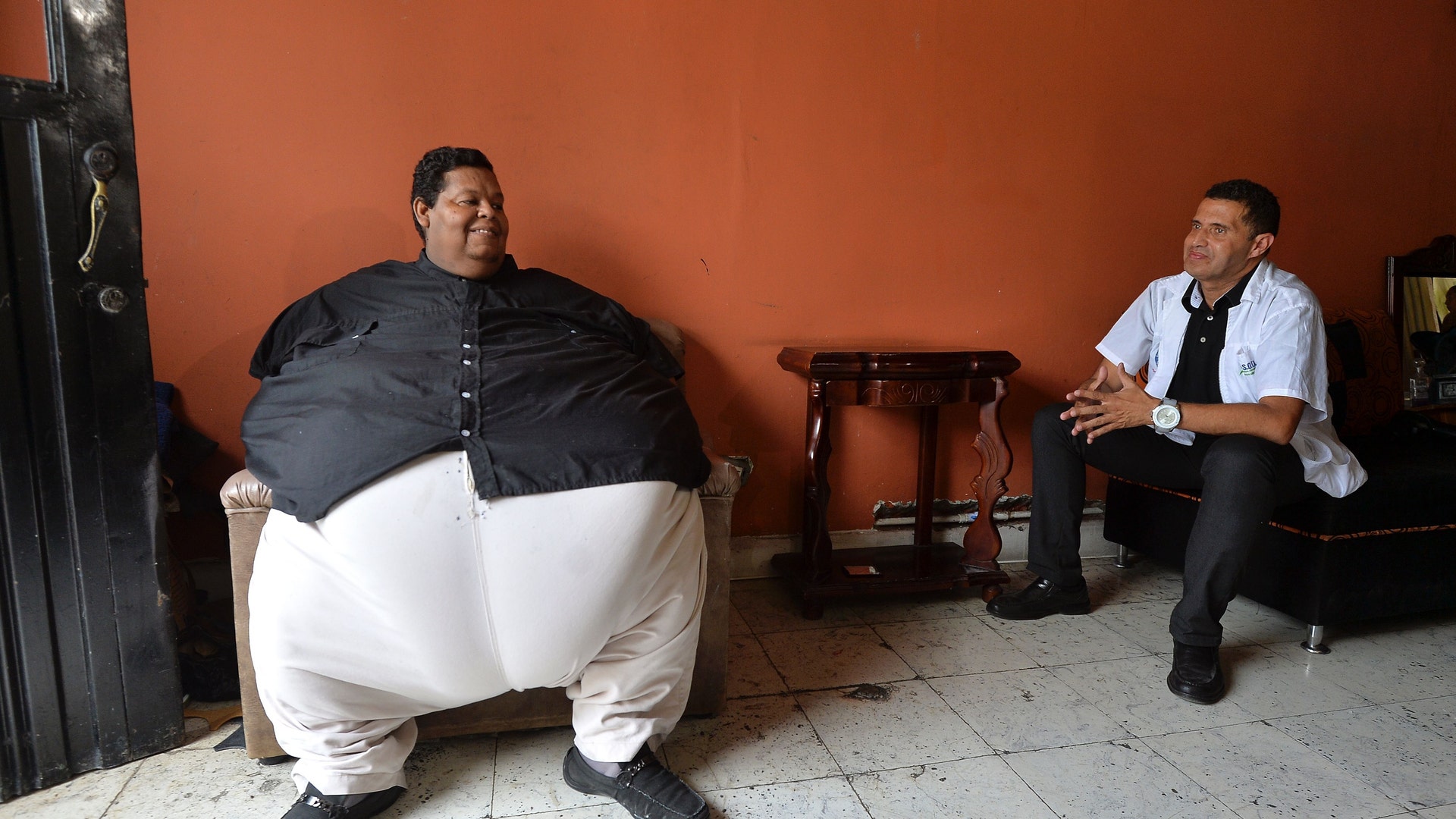 Толстый выше обыкновенного роста широкий с огромными. Хуан Педро Франко 600 кг.