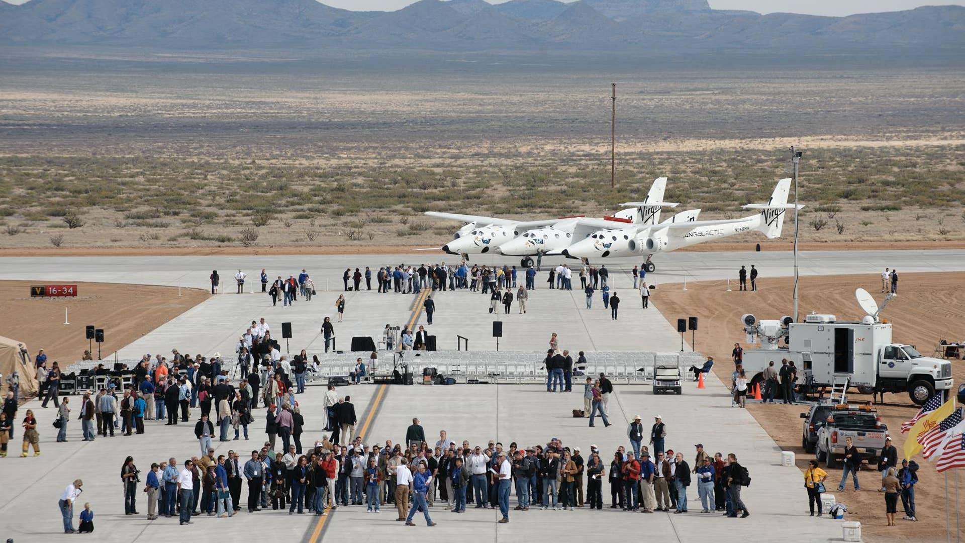 WhiteKnightTwo and VSS Enterprise on the Spaceport America runway