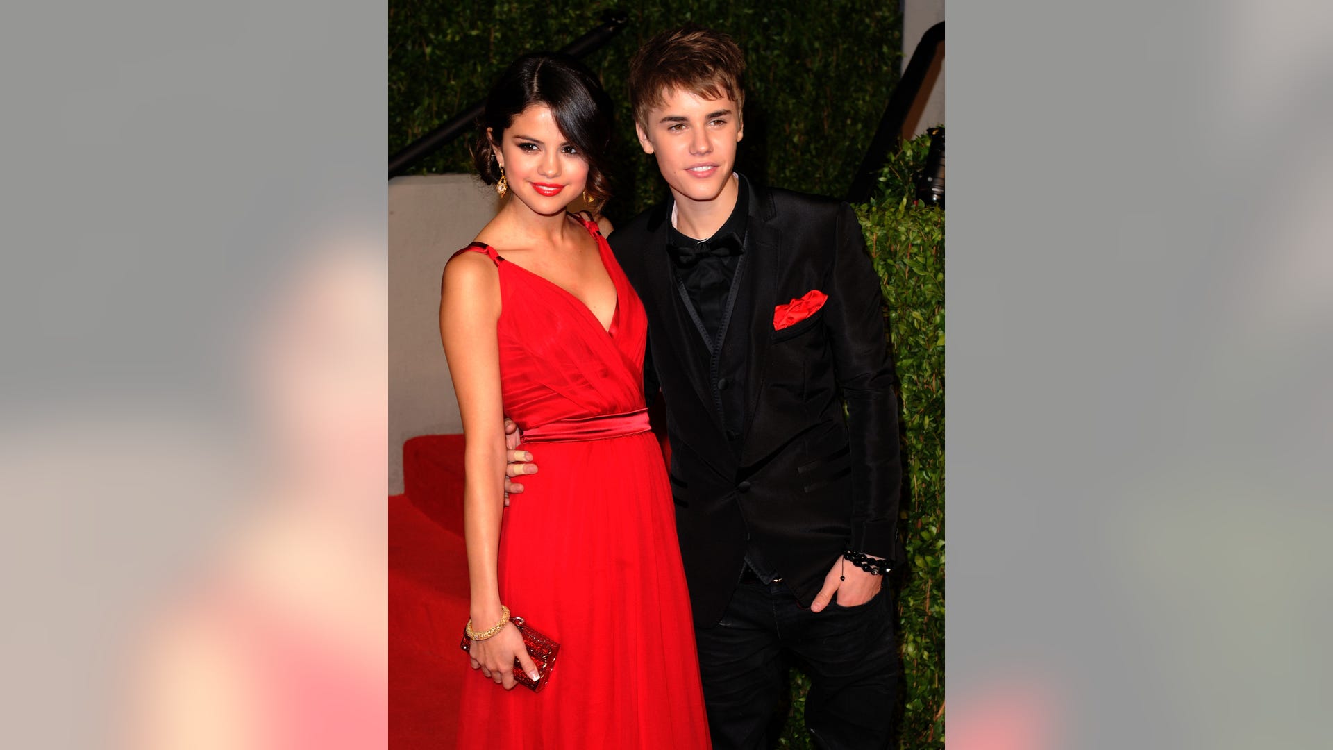 Justin Bieber And Selena Gomez: A Close Look At The 'Jelena ...