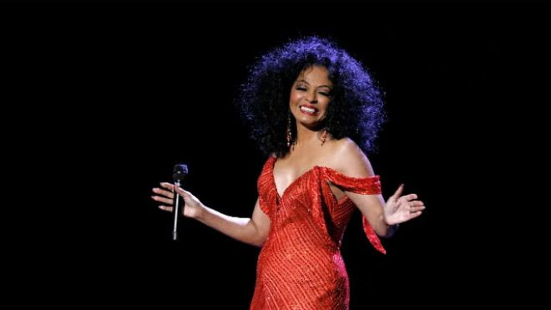 Кроссворд. Сканворды звездный фото. Американская певица 4 буквы сканворд. E. Российская актриса 8 букв сканворд.