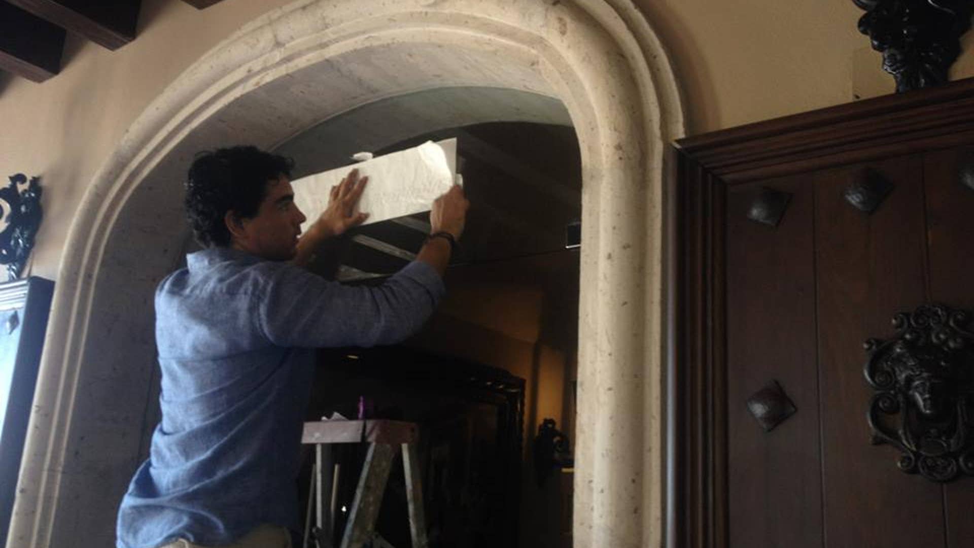 Hacienda_Encantada_making_repairs__2_