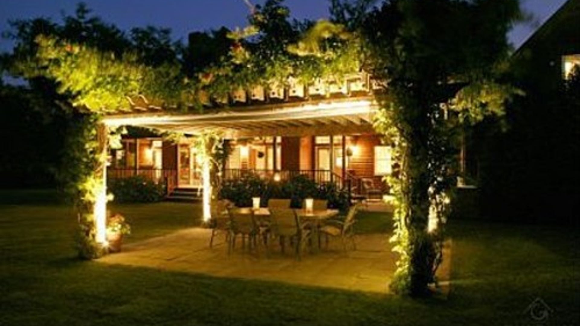 11_Diamon_Ct_Southampton_NY_e1306268680620