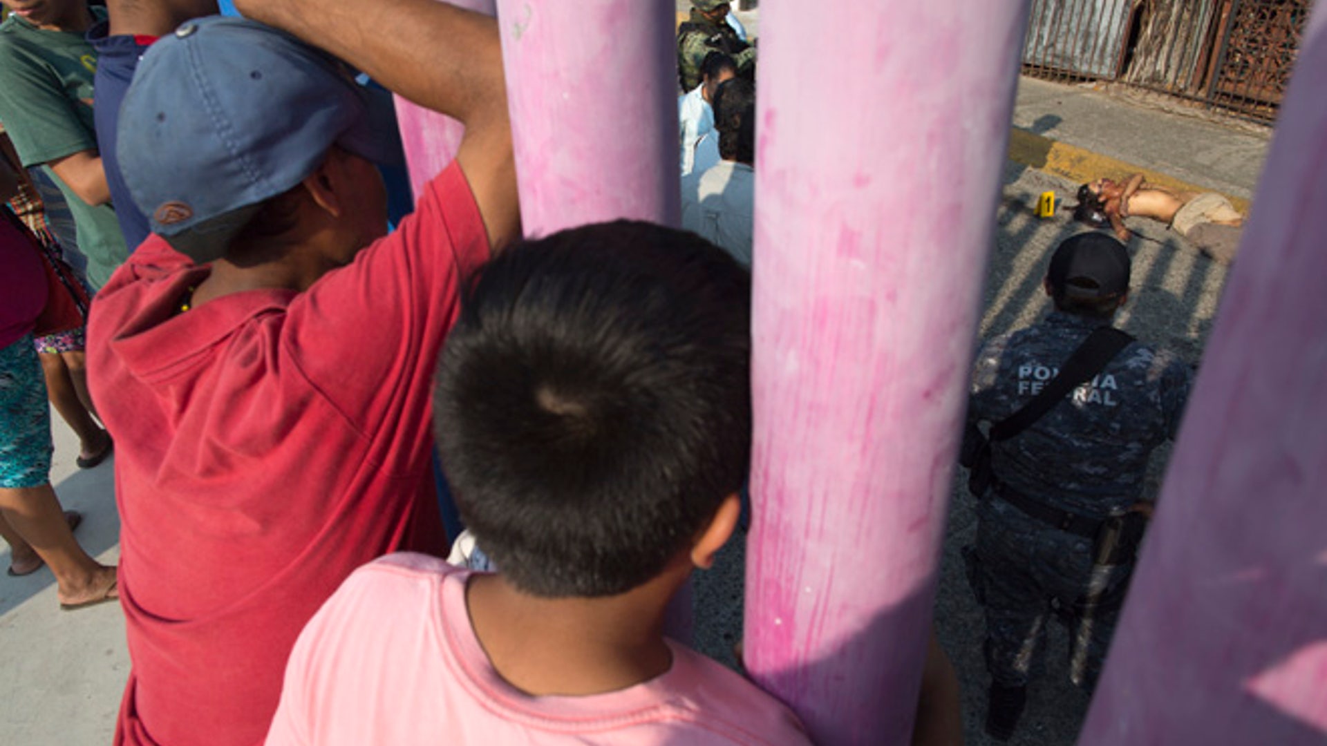 Acapulco_under_seige__1_