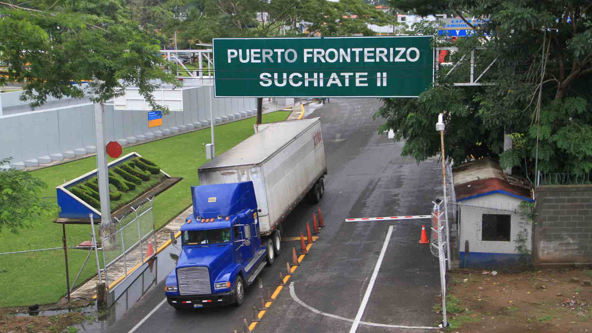 12_truck_crosses_border